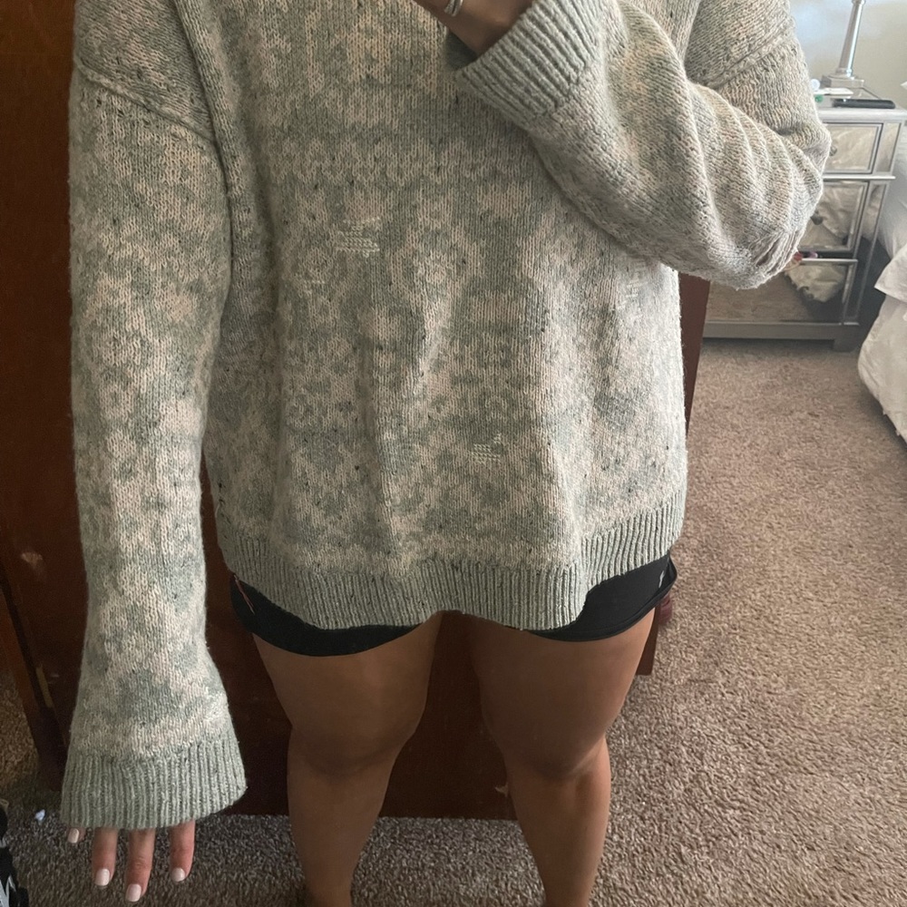 Wildfox Couture distressed sweater. size large.